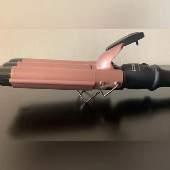 RED by KISS Ceramic Tourmaline Curling Iron Hair Waver (1" Triple Barrel) - Picture 3 of 4